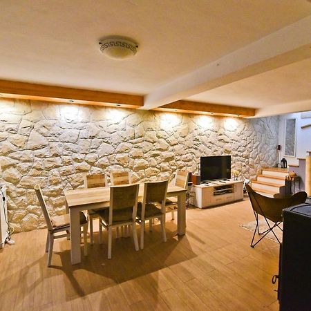 Holiday Home Taras Smilcic エクステリア 写真