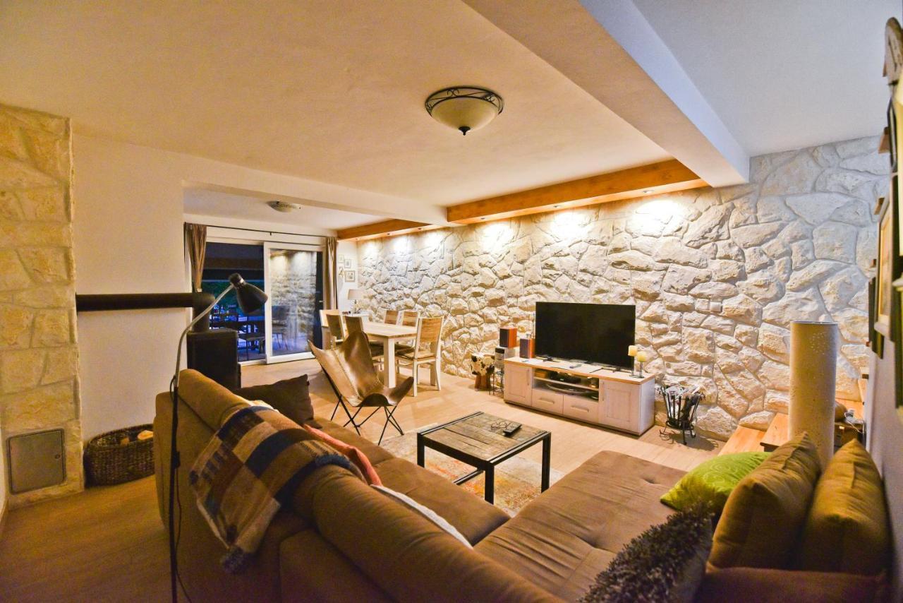 Holiday Home Taras Smilcic エクステリア 写真