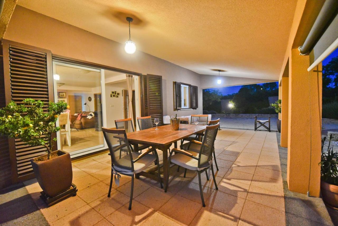 Holiday Home Taras Smilcic エクステリア 写真