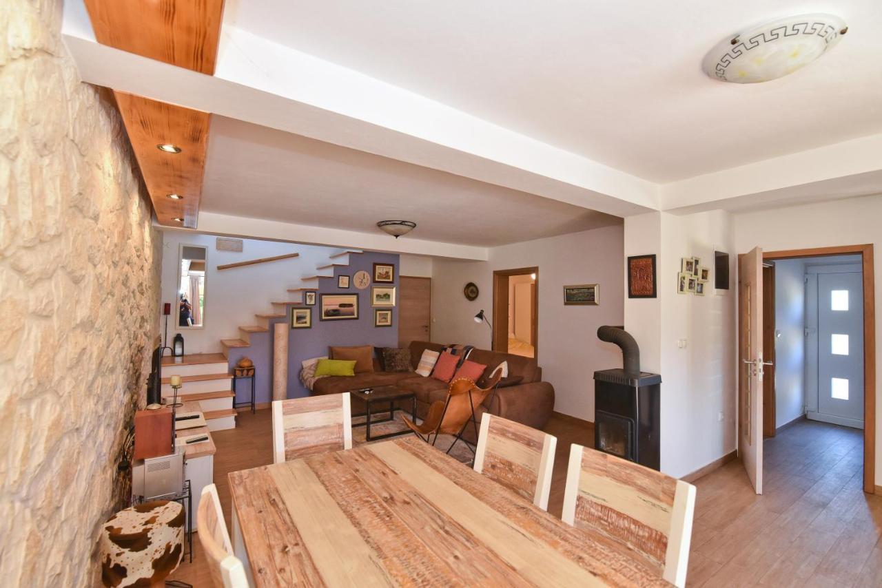 Holiday Home Taras Smilcic エクステリア 写真