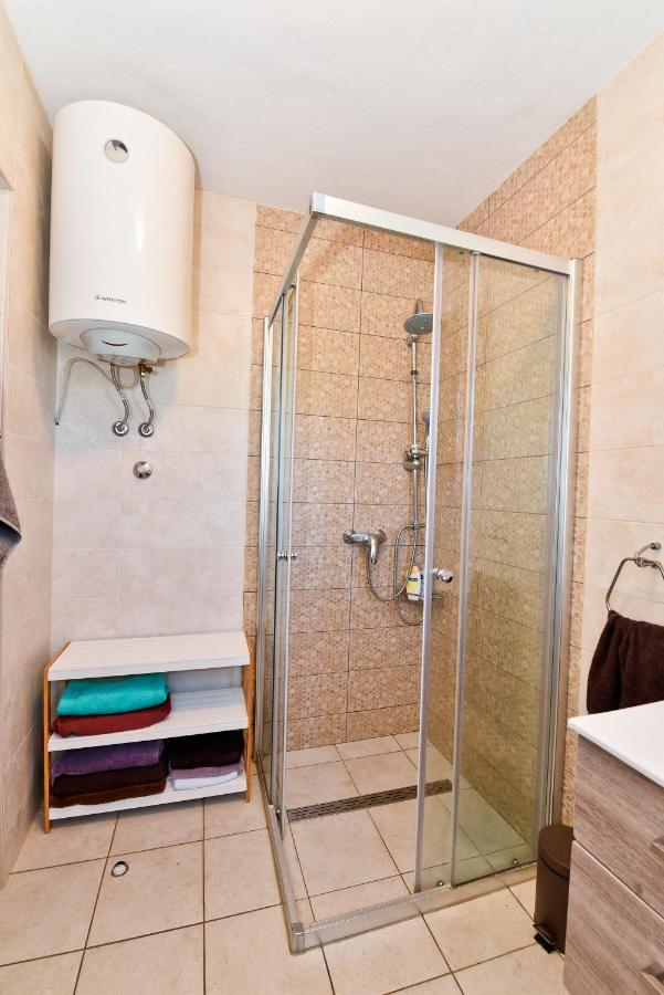 Holiday Home Taras Smilcic エクステリア 写真