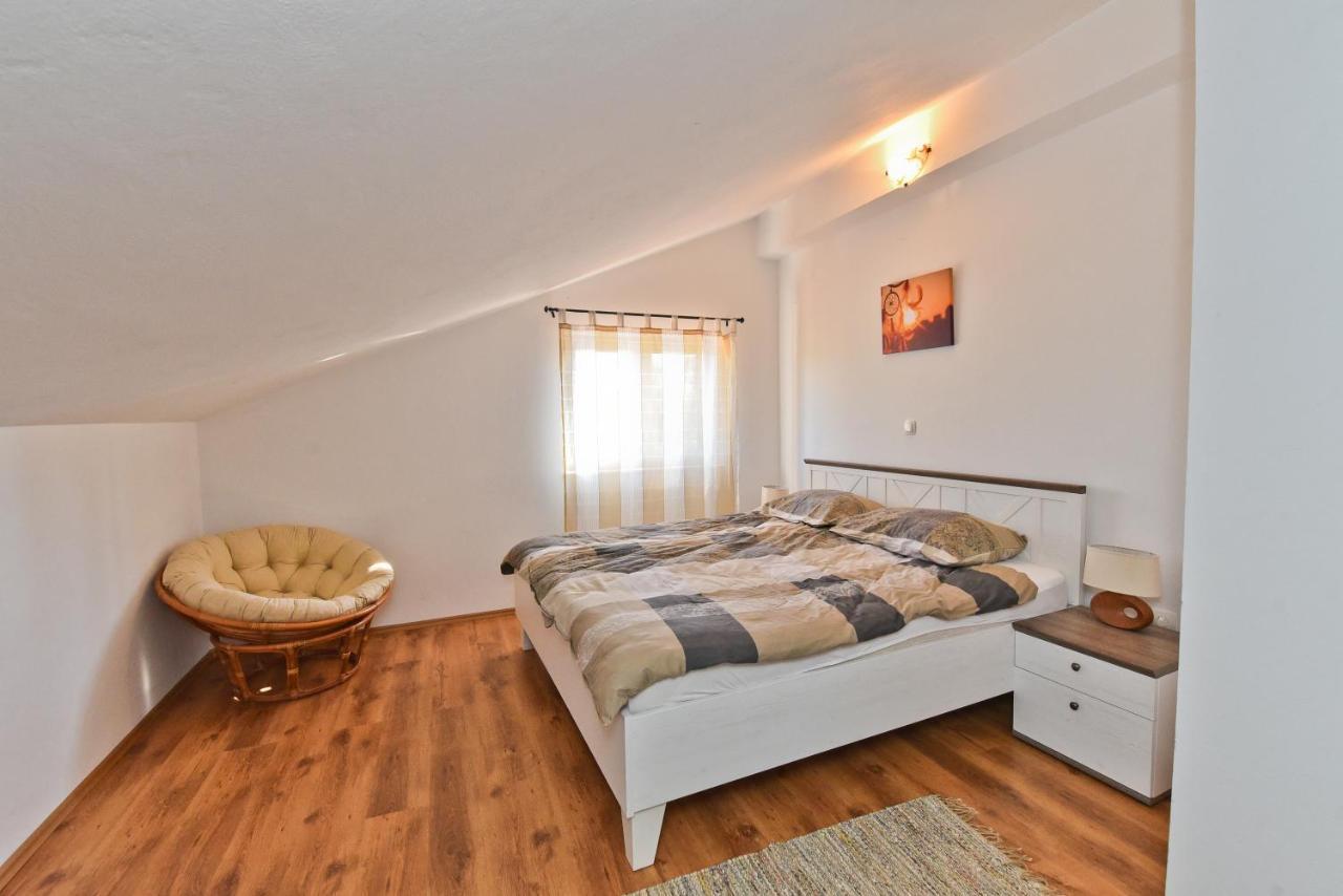 Holiday Home Taras Smilcic エクステリア 写真