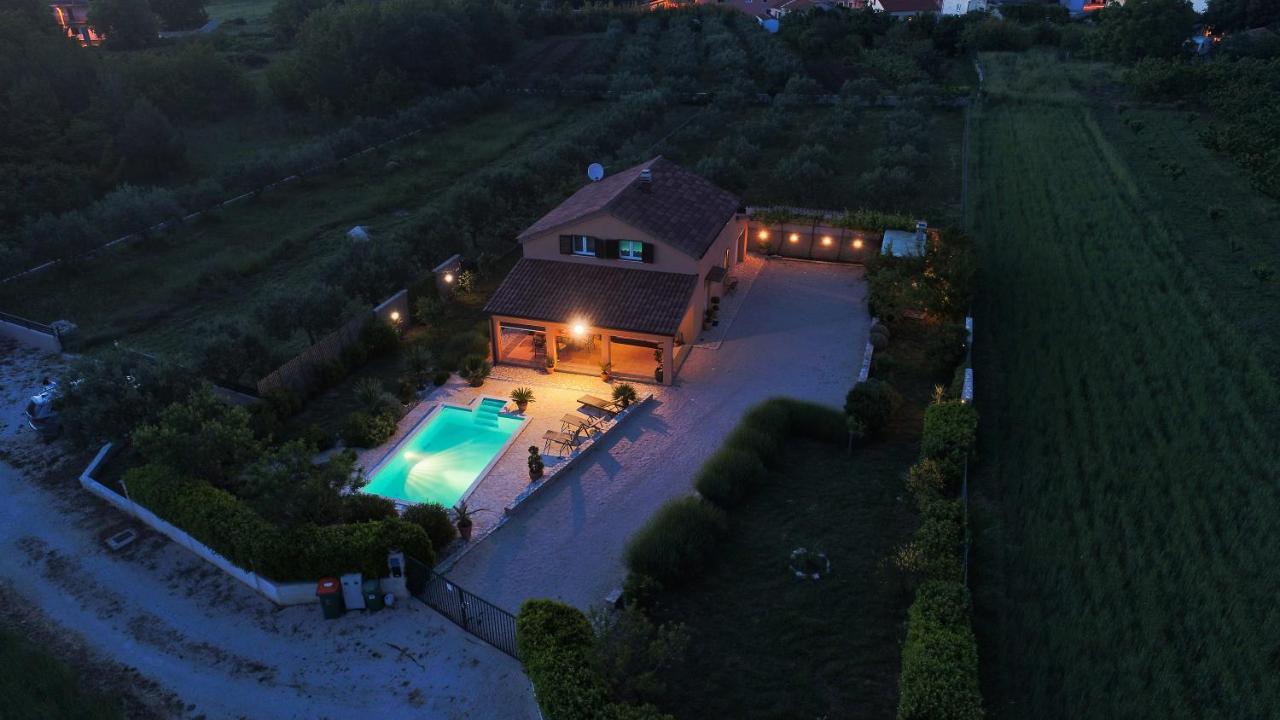 Holiday Home Taras Smilcic エクステリア 写真
